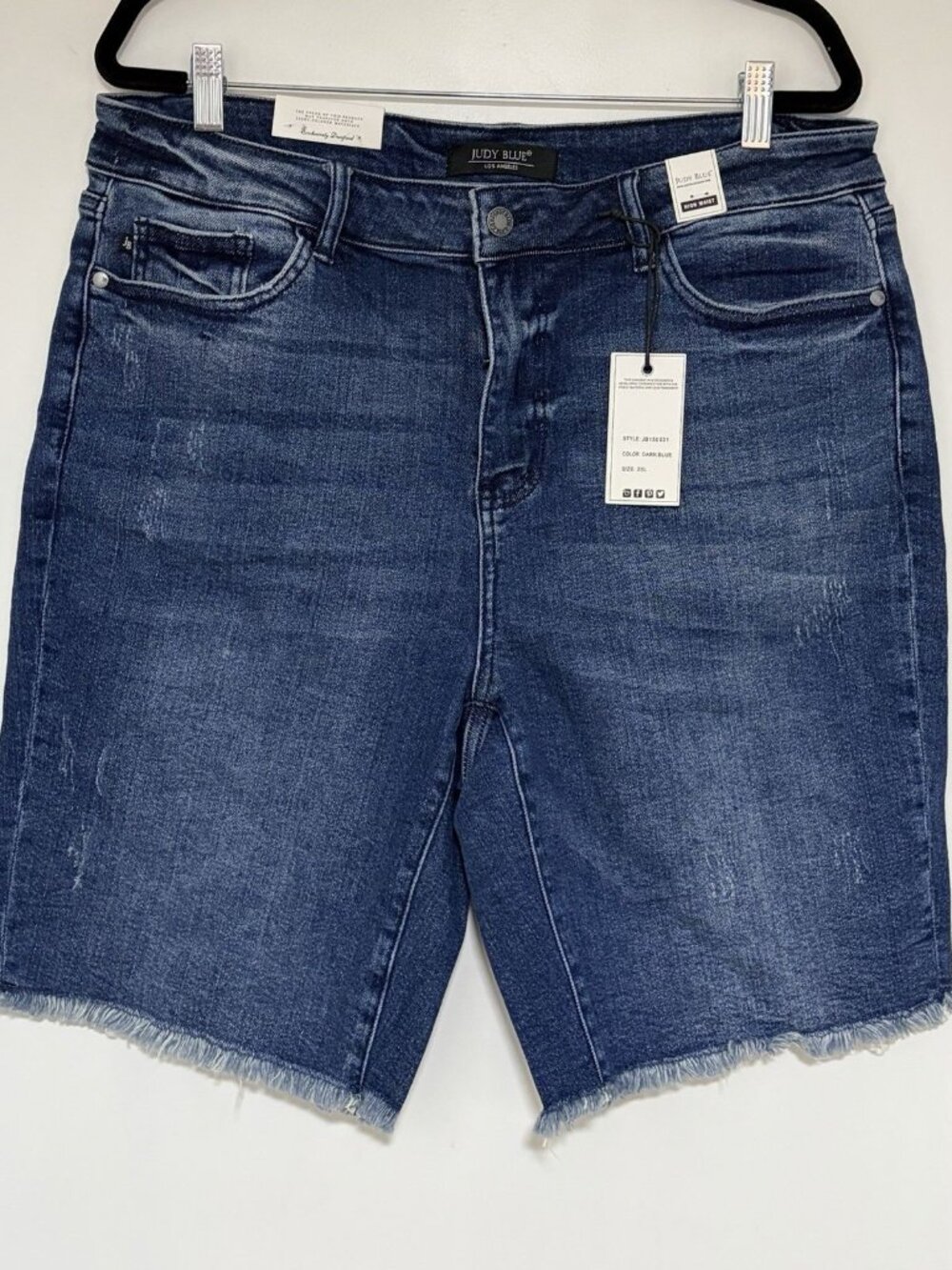 Judy Blue Women’s Blue Distressed Denim Raw Hem Bermuda Shorts Size 2X Plus NWT
